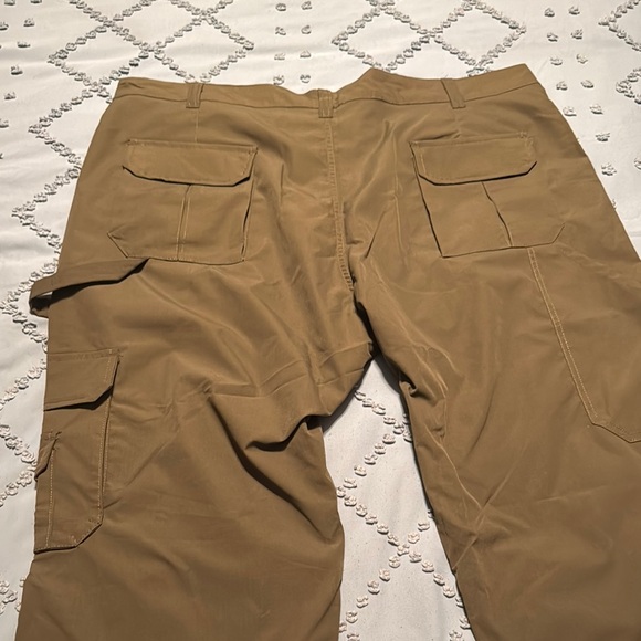 4 pairs of Men's Cargo Pants - Picture 3 of 5